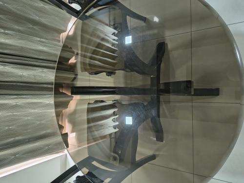 Dining round table with 4 chairs