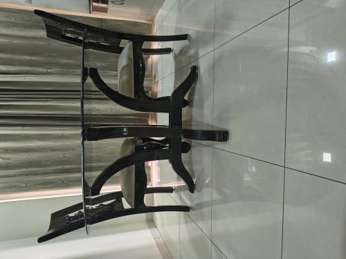 Dining round table with 4 chairs