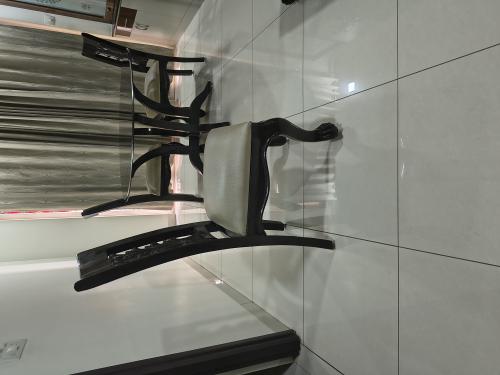 Dining round table with 4 chairs