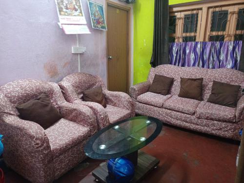 3+2 seater sofa with Centre table 