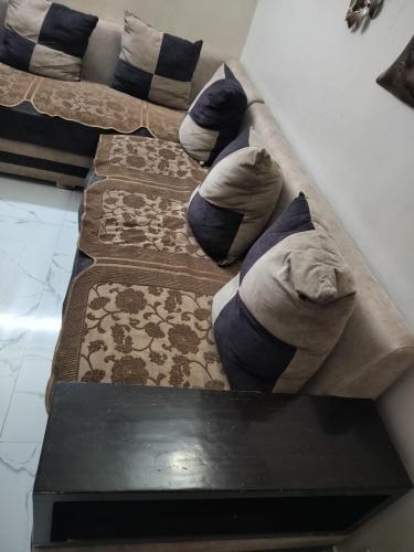Old 6 seater sofa