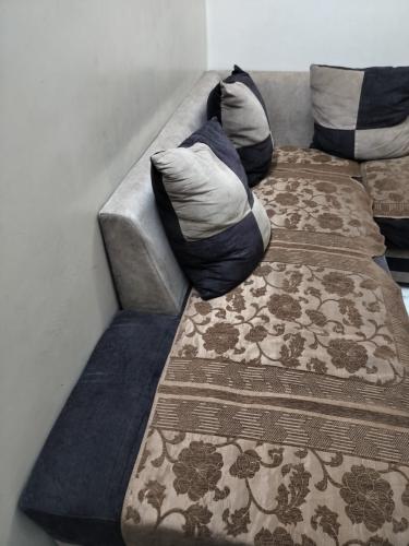 Old 6 seater sofa