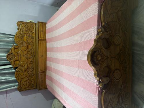 Wood bed Wood bed